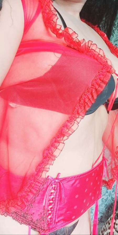 Jolie escorte black vous reçoit à Savigny le templ