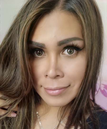 LARA délicate transexuelle à la peau lisse a Reims