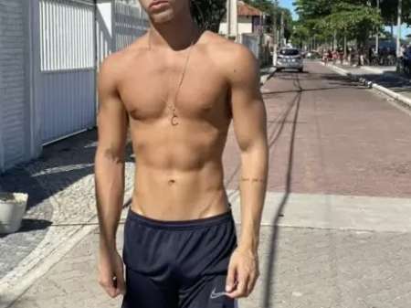 Jeune h latino à angers gros queue