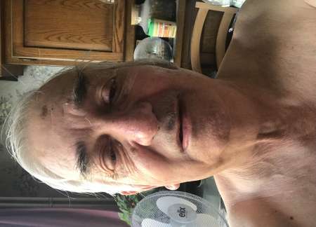 Homme mûr 76 ans recherche un jeune amant