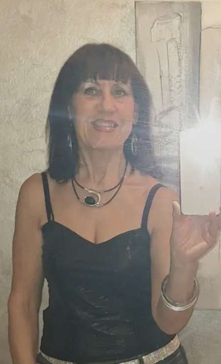 Une femme féminine et sensuel